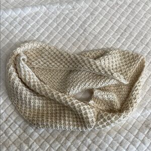 Old Navy Cream Chunky Knit Infinity Scarf